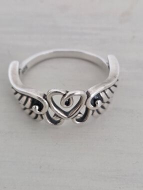 Angel Wings Sterling Silver Heart Motif Women's Ring - 925 Silver
